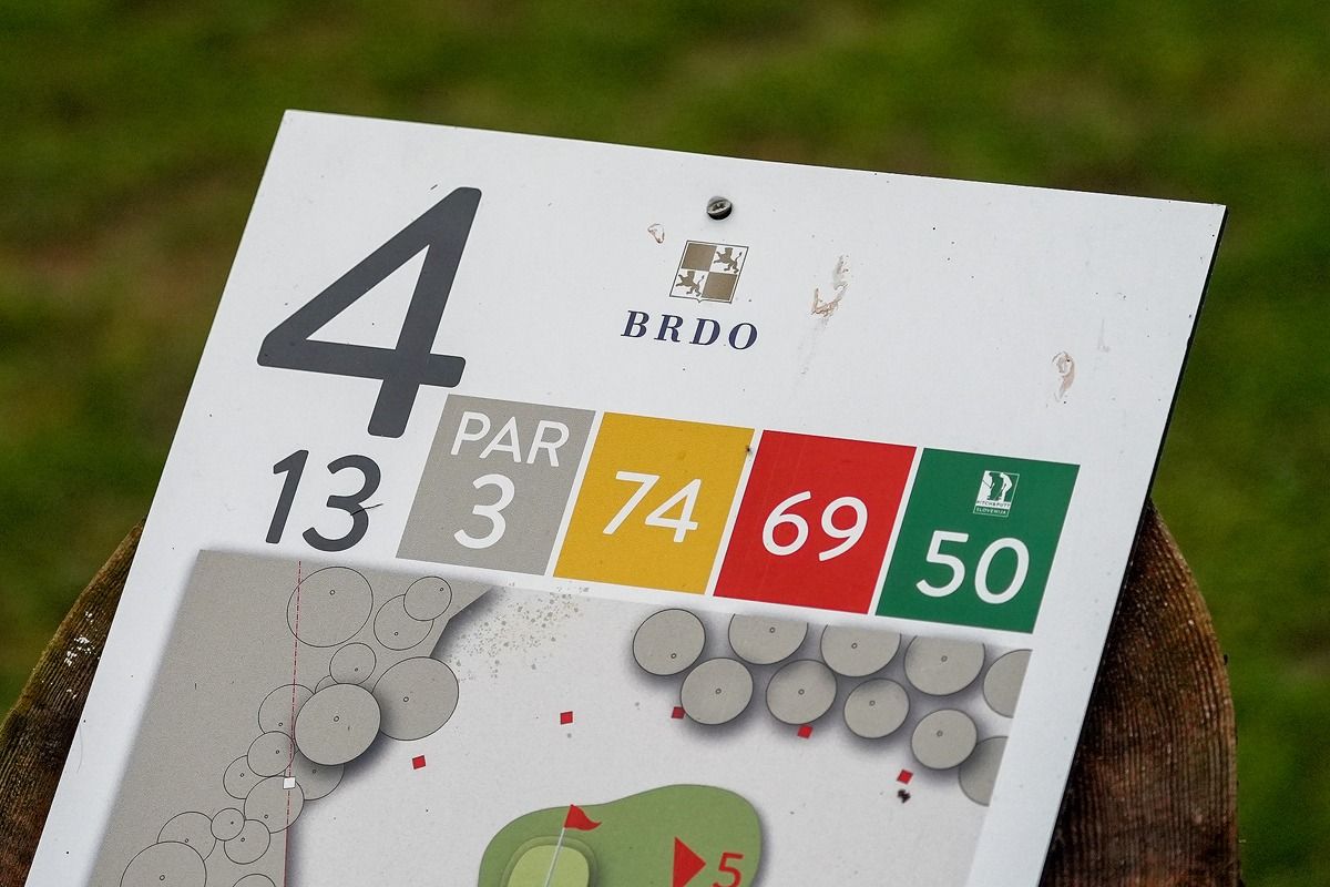 The hole 4 marker at Golf Brdo: par 3
